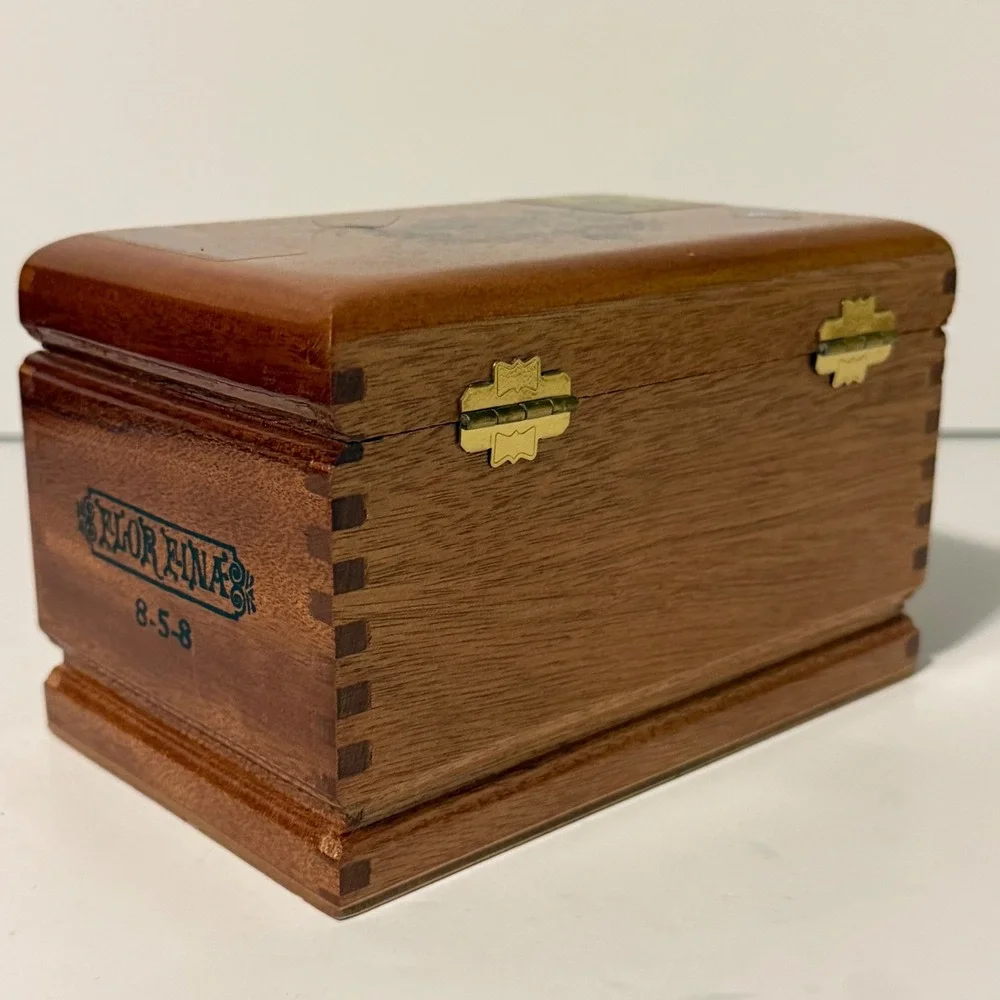 Flor Fina 858 Cigar Box Handmade Dominican Republic Wood Storage Display